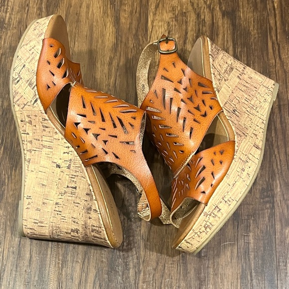 Altar'd State Cognac Wedges - Picture 5 of 11